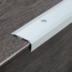 NEZ DE MARCHE STRIE ALU ANODISE NATUREL 6V A VISSER 36X18MM 3,00ML